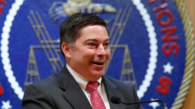 Illustration for article titled FCC Commissioner: 'Repeat After Me: "Robocall" Is Not a Bad Word'