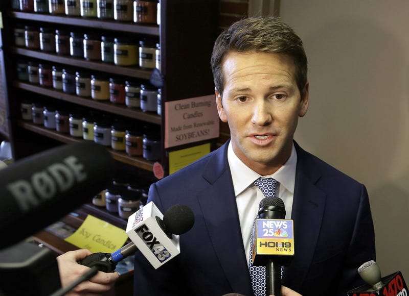 Illustration for article titled Fancy Downton Abbey Office-Having Congressman Aaron Schock ResignsÂ