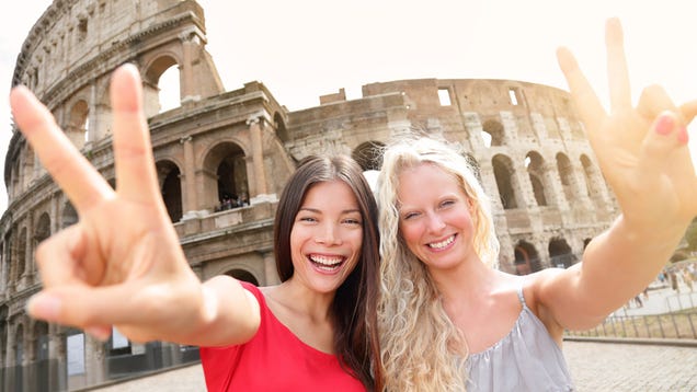How to Make Friends When You're Traveling Alone