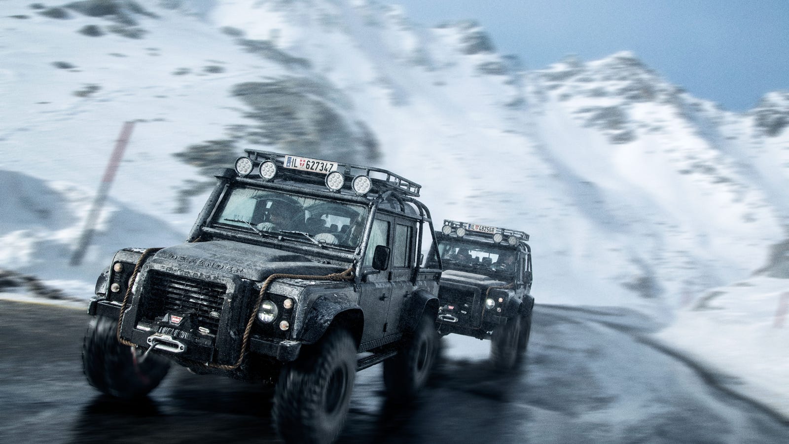 Your Ridiculously Awesome James Bond Land Rover Chase Wallpaper Is Here