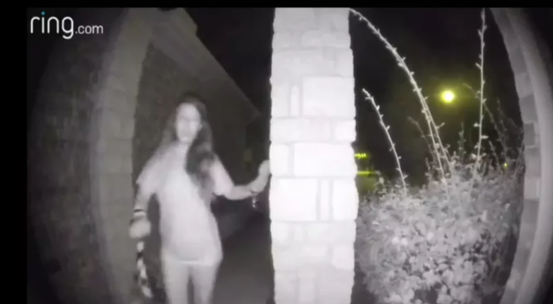 A woman seen ringing a doorbell in Montgomery County, Texas on August 26th, 2018.Screenshot: Montgomery County Sheriff’s Office.