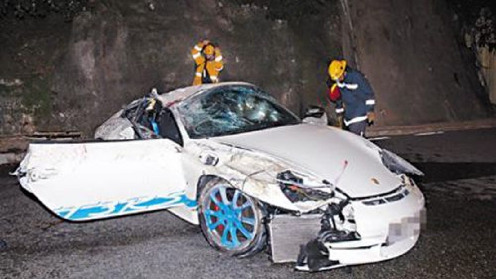 Porsche 911 GT3 RS Crashes So Hard The Roll Cage Gets Crushed