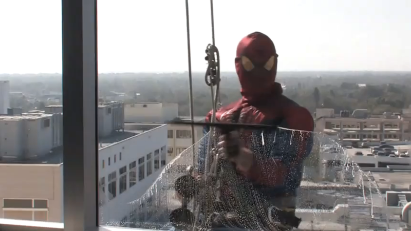Illustration for article titled Awesome Window Washers Dressed Up As Spiderman When They Visited a Children's Hospital