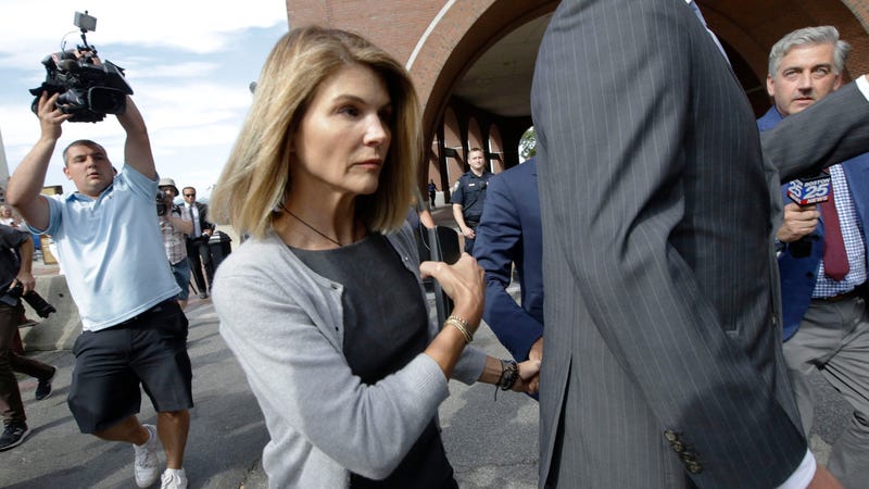 Illustration for article titled Aunt Becky Is Sharing Lawyers With Her Husband, Which Isn't the Best Idea