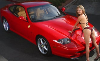 Illustration for article titled Hot Chicks Make Dudes Financially Irresponsible