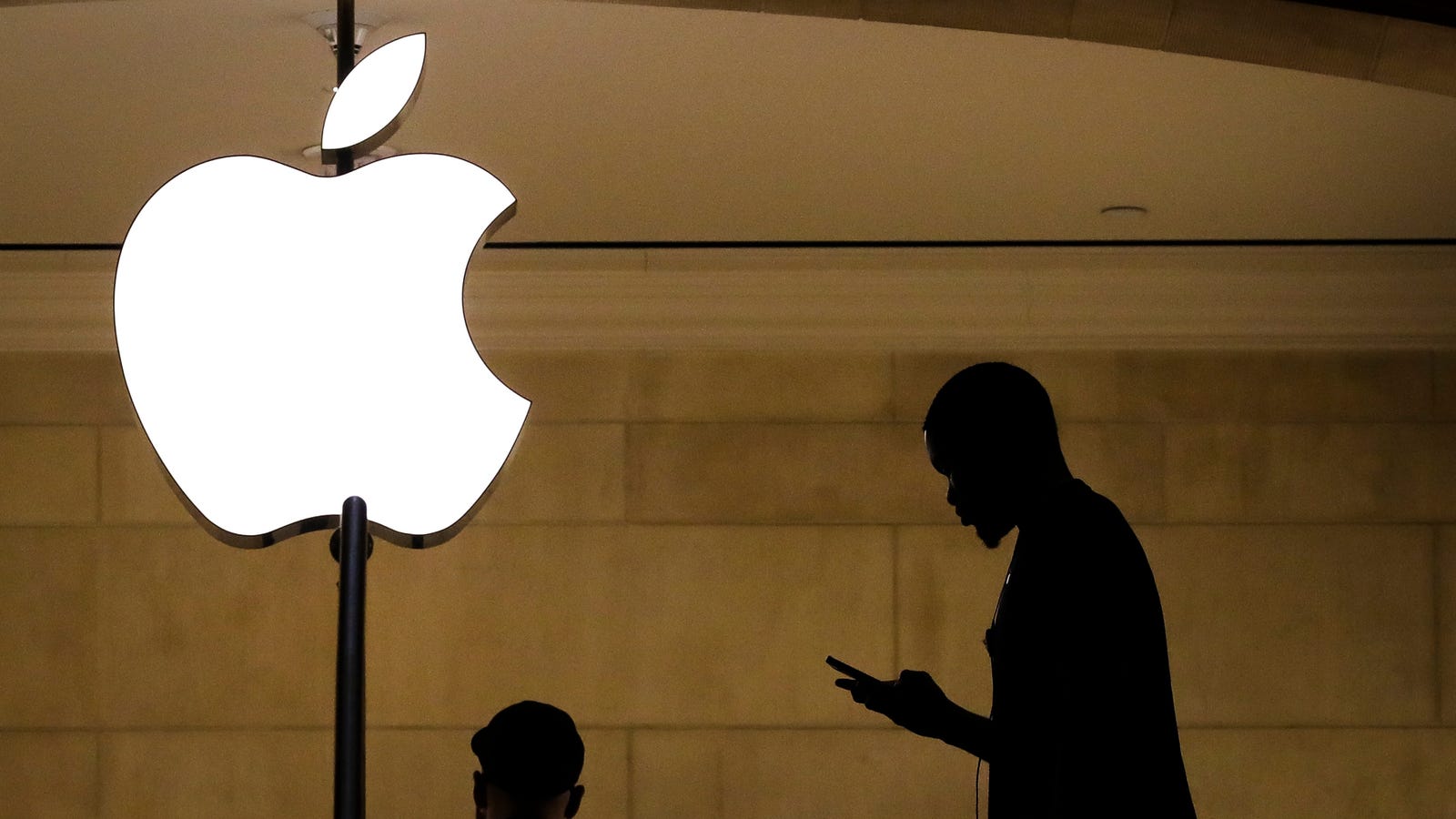 QnA VBage Rogue App Makers Are Creeping Through the Cracks in Apple's Walled Garden