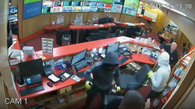 Illustration for article titled Auld Lad At Ireland Bookie Shop Thwarts Three Armed Robbers