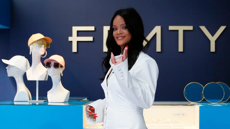 Illustration for article titled Rihanna's Blazer Dress Reflects the Duality of Humanity