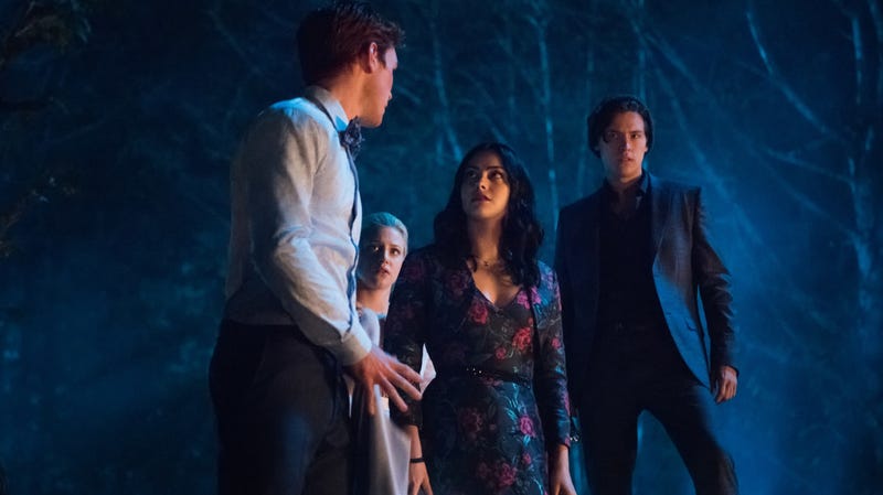 Riverdale Season Finale Recap Ready For A Grim Senior Year