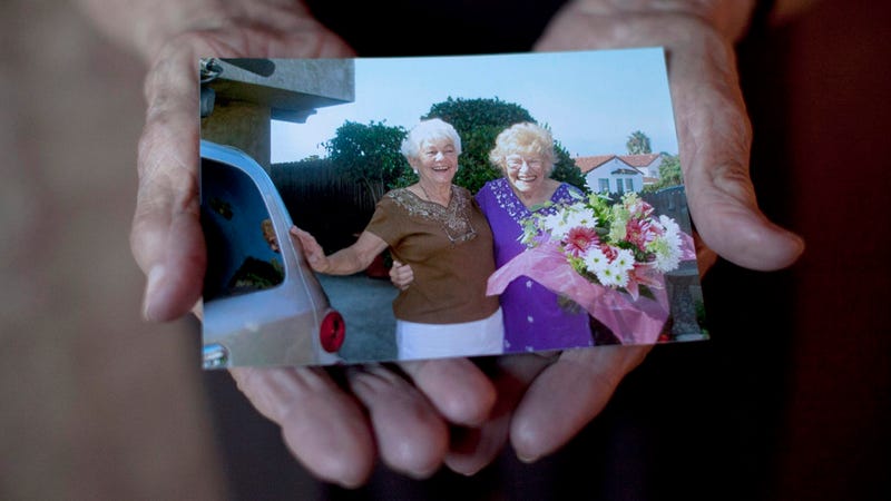 Illustration for article titled After 77 Years Of Waiting, A 94-Year-Old Woman Finally Meets The Baby She Had To Give Up