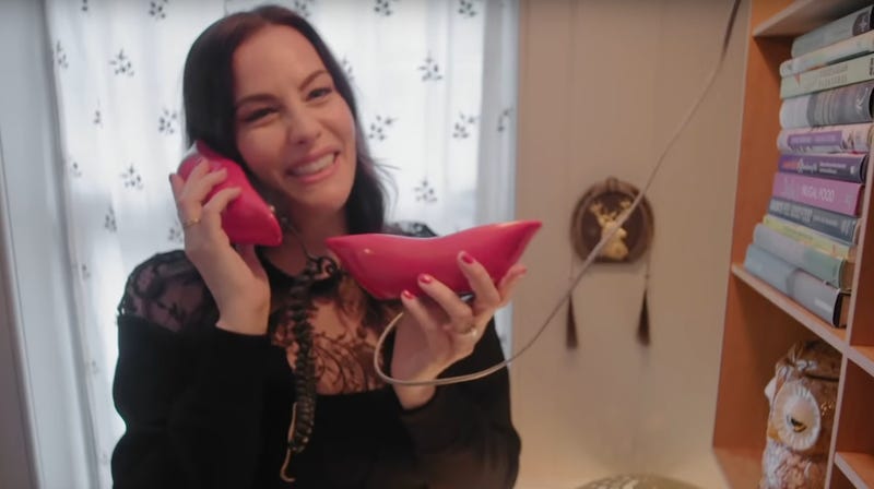 Illustration for article titled Allow Liv Tyler to explain the magic of landlines, tiny pianos, and lucky crystals with this tour of her home