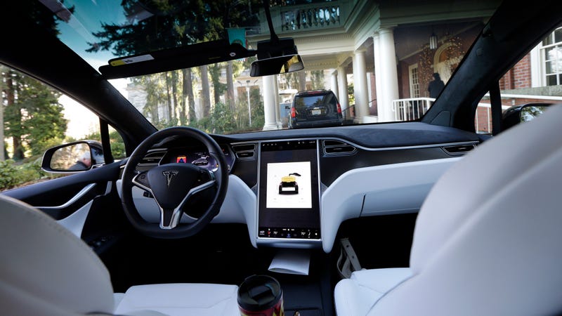Illustration for the article titled You & # 39; ll Soon Be Able to Stream Netflix and YouTube in Your Tesla