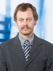 Illustration for article titled Révész Máriusz üldözőbe vett egy tolvajt, majd egy kocsi alatt kapta el