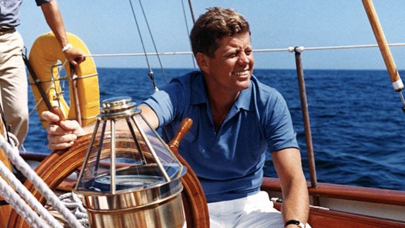 Illustration for article titled Look At This Chilling Photo Of JFK Taken 10 Minutes Before His Death
