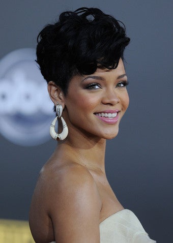 Illustration for article titled Brown's Lawyers Say Rihanna Shouldn't Testify; No Juicy Fight For Jen & John
