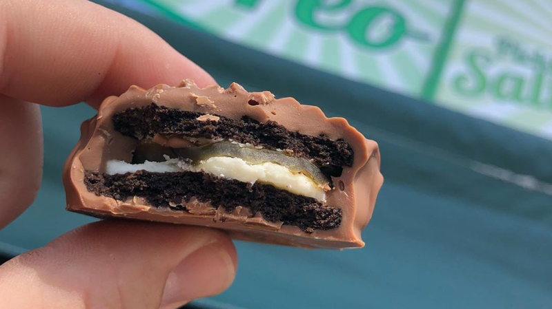 Illustration for article titled Saturday Night Social: I Am Horrified by the Unnatural Alliance of Pickles and Oreos