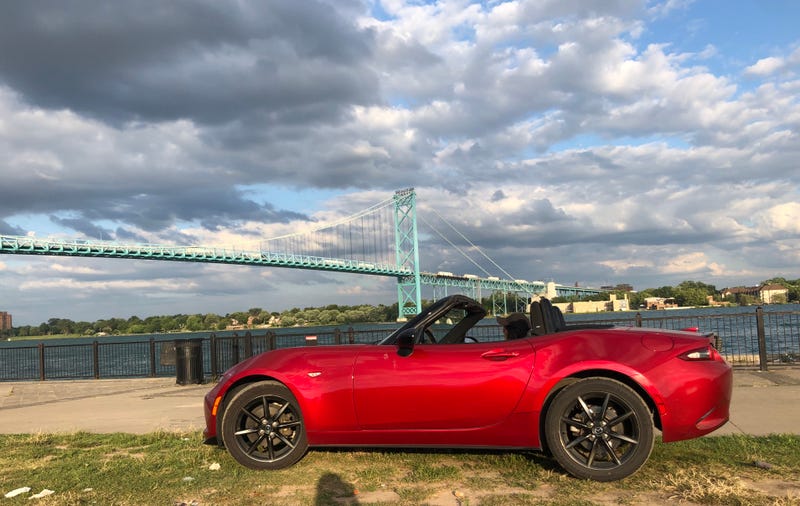 Illustration for article titled Can I take minute to appreciate Mazda's soul red paint?