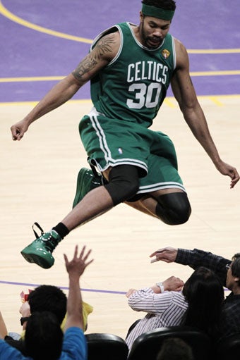 Illustration for article titled Who Does Rasheed Wallace Have To Kick In The Head To Get A Technical?