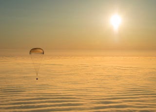 Illustration for article titled Golden Sunshine Over Fog Gave Astronauts A Beautiful Homecoming