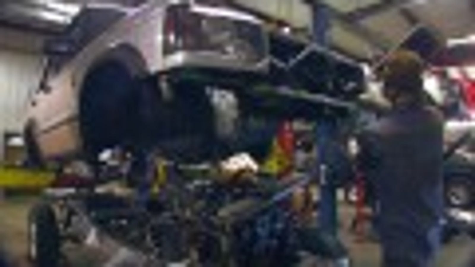Watch These Dudes Swap A Land Rover Discovery S Frame In 4