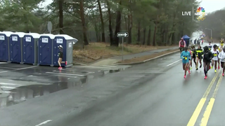 Shalane Flanagan Takes 13-Second Bathroom Break In The Middle Of The Boston Marathon