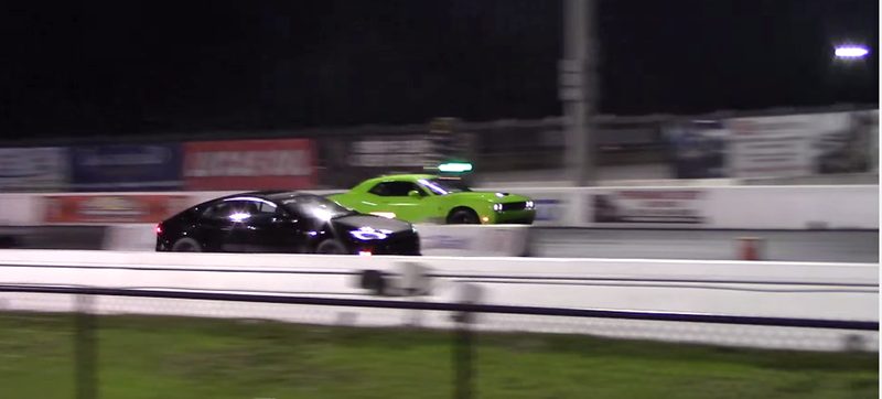 Illustration for article titled Hellcat Beats Tesla In Rematch Drag Race; Muscle Car Guys Rejoice