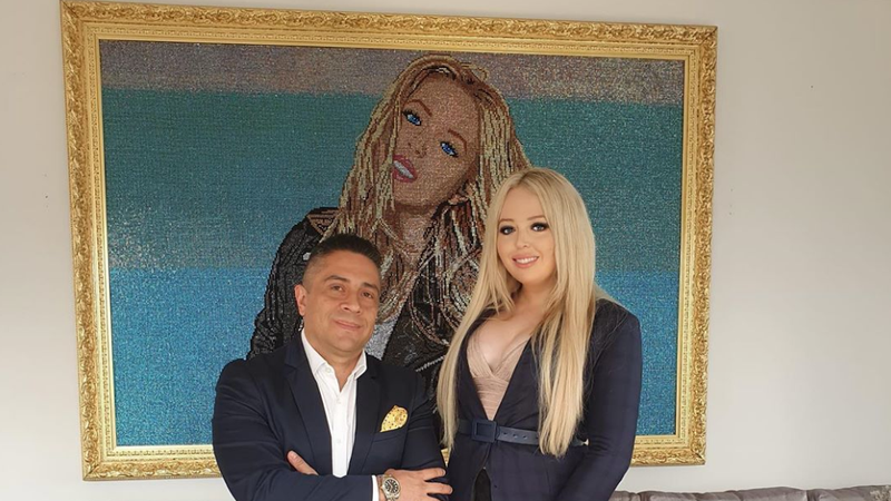 Illustration for article titled Meet Mr. Bling Colombia, the Artist Behind This Massive Swarovski Crystal Portrait of Tiffany Trump