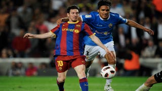 Illustration for article titled Lionel Messi Gives Marcelo Silva A Place To Rest His Weary Hand