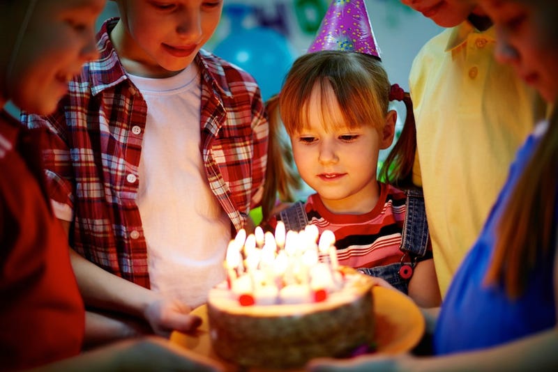 Illustration for article titled Hundreds Attend Little Girl’s Party After Classmates Turn Down Invite