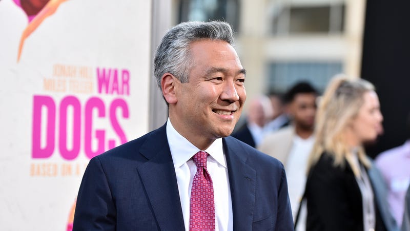 Illustration for article titled Warner Bros. studio head Kevin Tsujihara steps down amidst sexual impropriety scandal