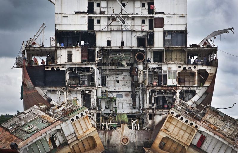 Illustration for article titled This Ship Has Been Cut In Half