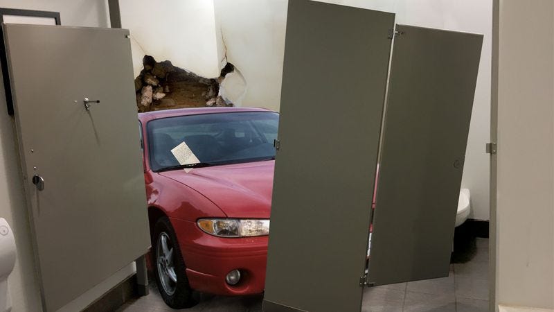 Illustration for article titled Justice Porn: Read The Note This Lady Left For The Jerk Who Parked His Car In A Handicap Bathroom Stall