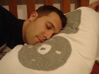 Illustration for article titled Super iPod Pillow is Plusher than Plush, Plays MP3s