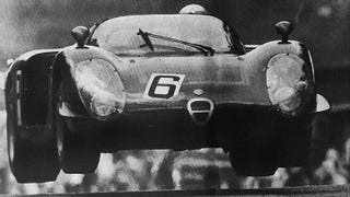Illustration for article titled The Alfa Romeo 33 takes to the German skies