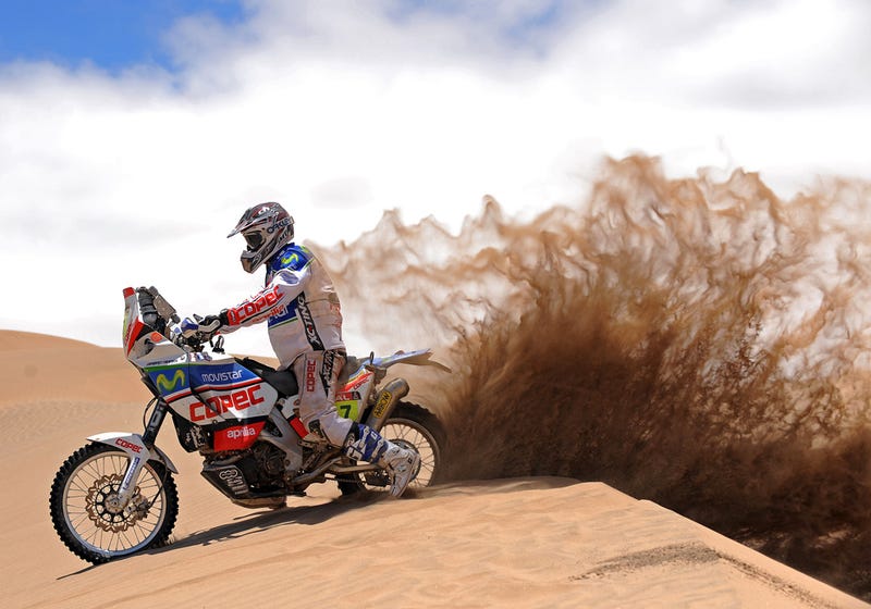 Illustration for article titled Dakar Rally: A Racing Photographer's Wet Dream