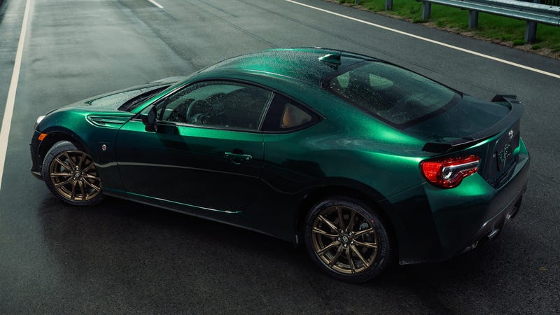 Illustration for article titled The Very Green Toyota 86 Hakone Edition Package Will Cost You $30,825