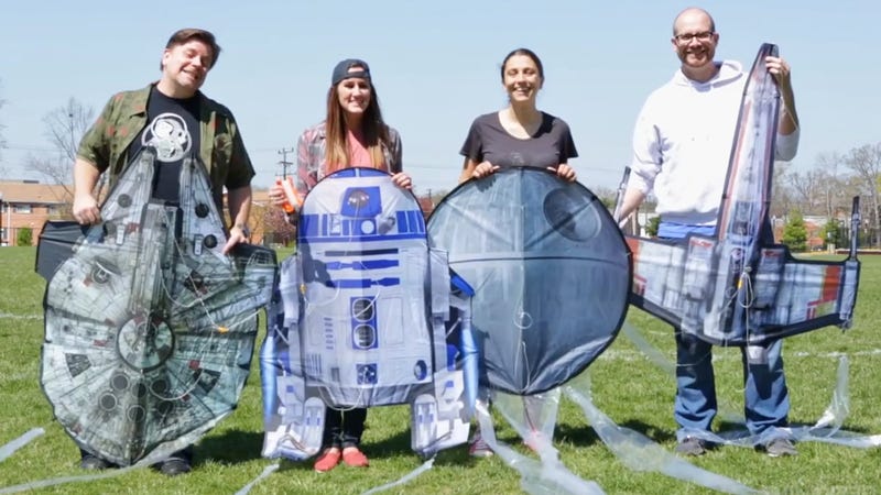 Illustration for article titled You Can Finally Pilot the Millennium Falcon With These Giant Star Wars Kites