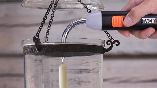 This Electric Arc Lighter Reaches Around Corners, and Doesn't Need Fuel