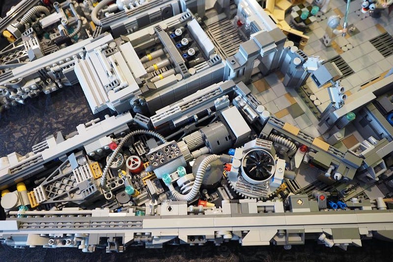 lego minifigure scale millennium falcon