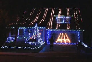 Illustration for article titled Guitar Hero Played On Side of House in Christmas Lights Invents New Class of Neighborhood Competition
