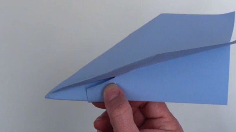 Illustration for article titled Here’s how to make the world’s greatest paper airplane