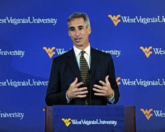 Illustration for article titled Oliver Luck On West Virginia Leaving The Big East: "Why Is Divorce So Expensive? Because It’s Worth It."
