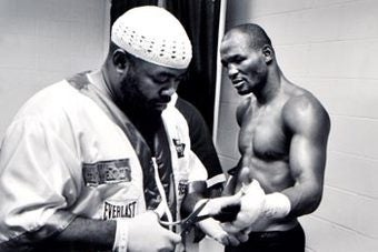 Illustration for article titled Bernard Hopkins Hopes You'll Watch Him Try To Beat A Kid Up Tonight