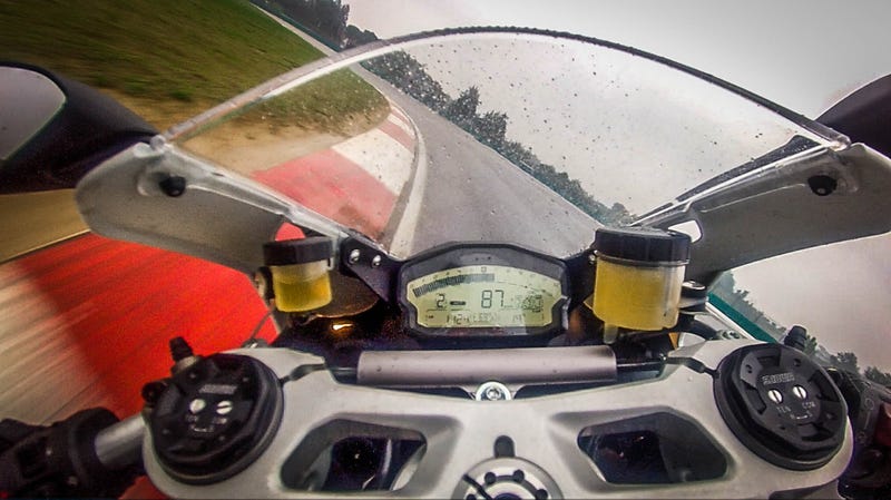 Illustration for article titled Ducati Panigale 899 - MotoGeo First Ride Review
