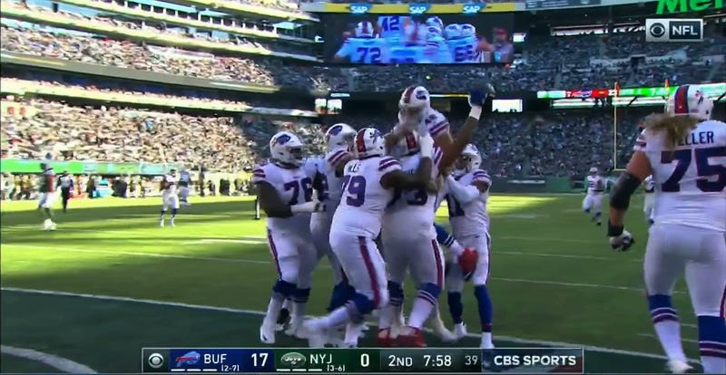 Illustration for article titled Bills' Dion Dawkins Scores Wide-Open Fat Guy Touchdown