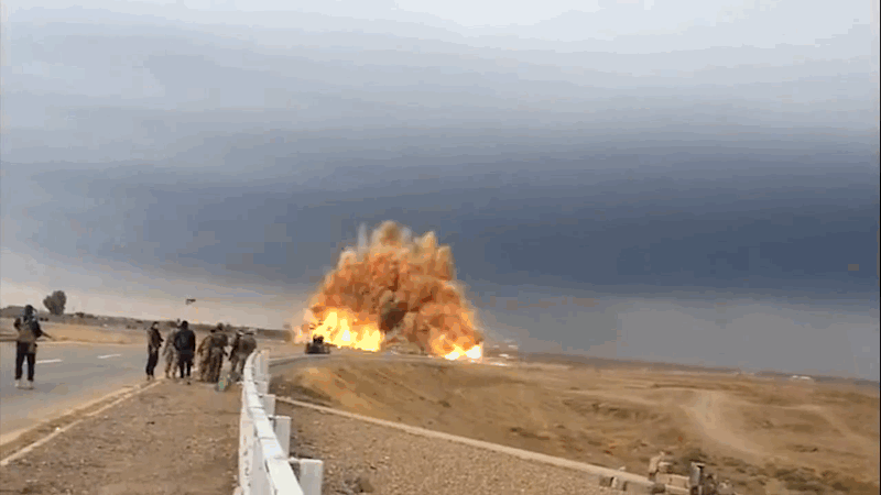 Resultado de imagen para explosión nuclear en la calle gif