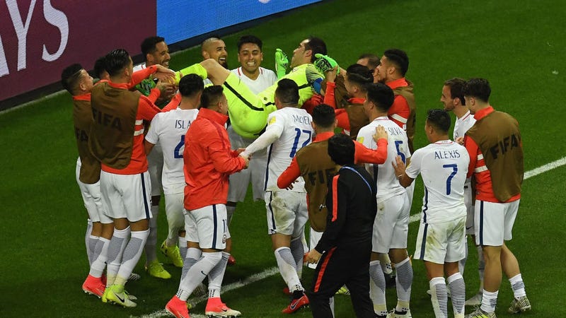 Illustration for article titled Portugal's Horrendous Penalty Shootout Performance Sends Chile To Confed Cup Final