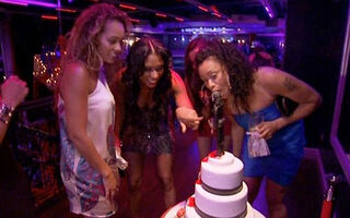 Basketball Wives Evelyn Lozada, Jennifer Williams and Tami Roman check out Williams' "vengeance cake." (VH1)