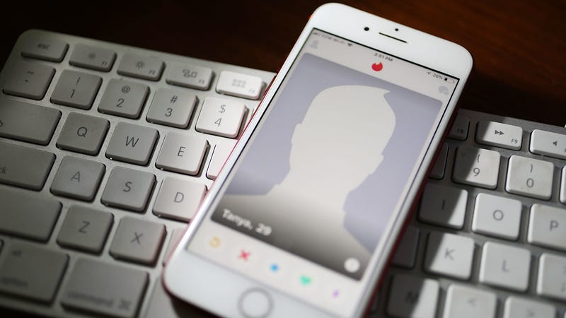 Illustration for article titled The Russian Government Now Requires Tinder to Hand Over People&#39;s Sexts