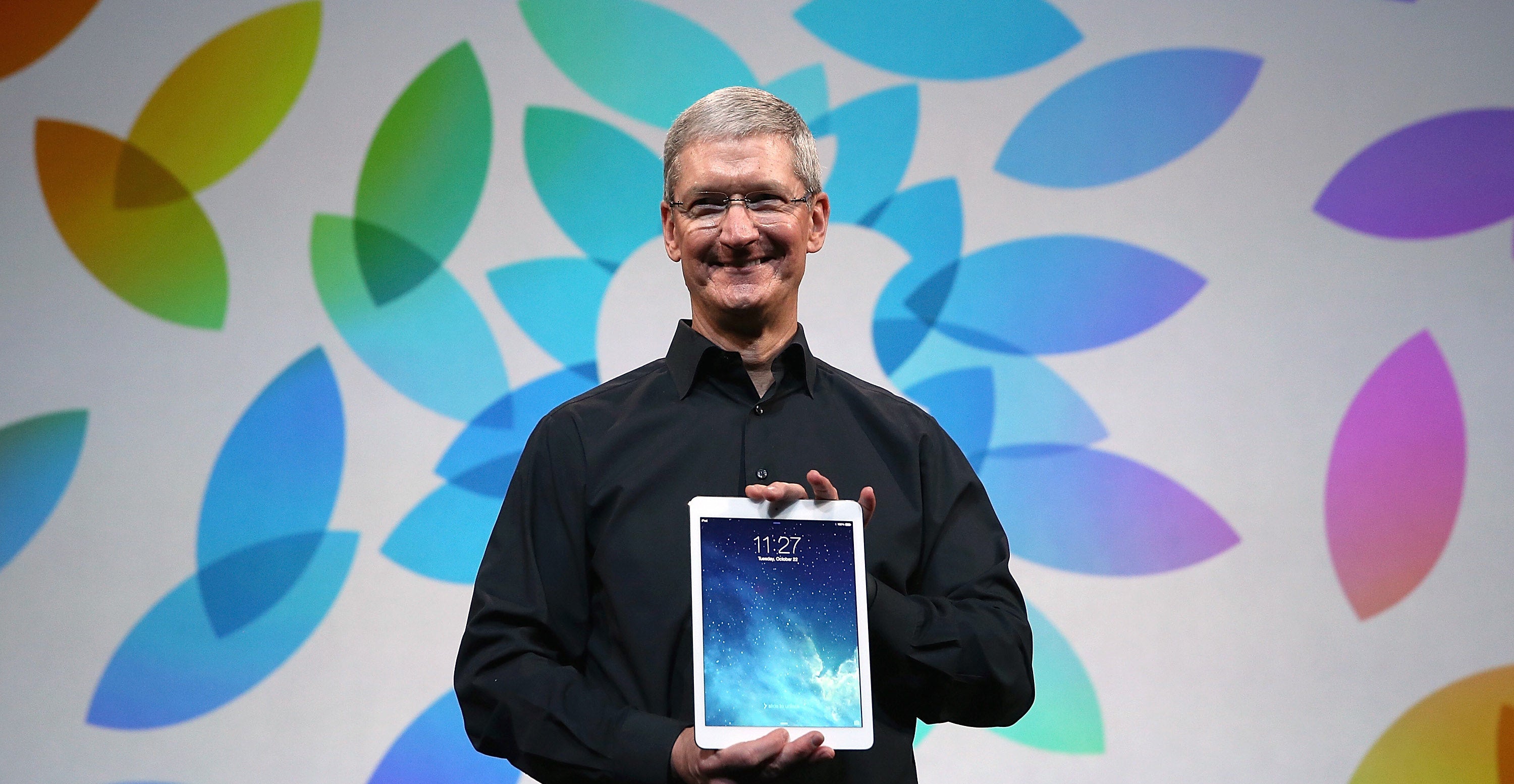 The New York Times Shoves Tim Cook Back in the Closet